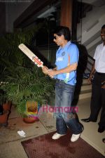 Shahrukh Khan at SRK_s cricket screening in Mannat on 30th March 2011 (5).JPG